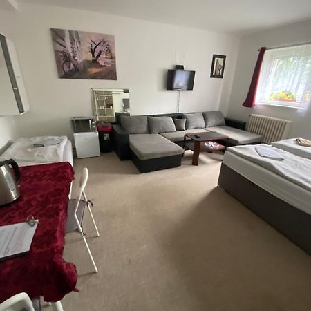 Homestay U Hanky Zdiby Exteriör bild