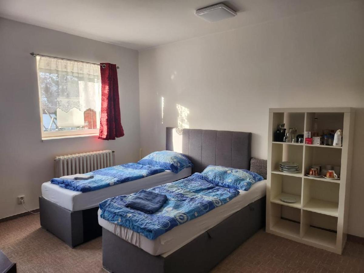 Homestay U Hanky Zdiby Exteriör bild