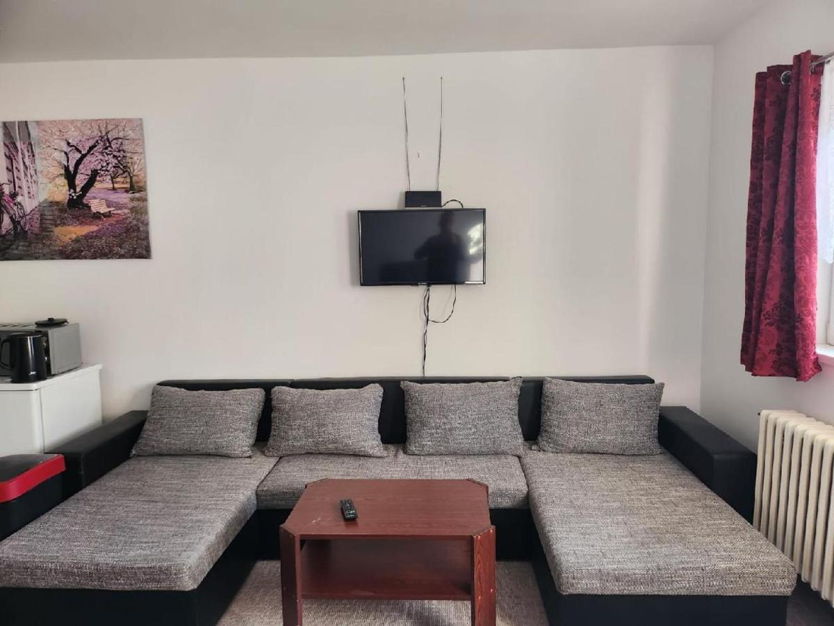 Homestay U Hanky Zdiby Exteriör bild